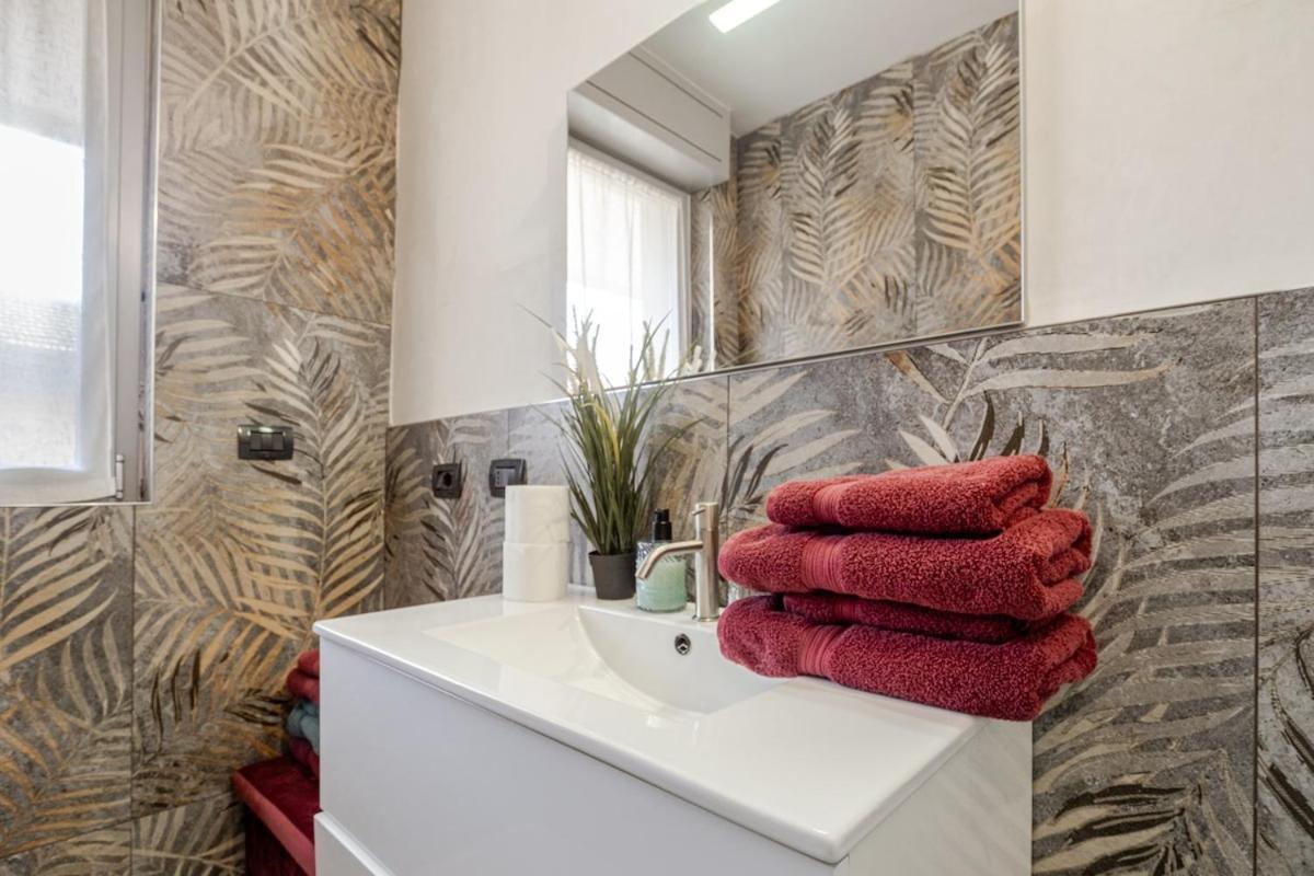 City Center - Modern Flat With Free Parking And Wifi - Apt A Бергамо Екстер'єр фото