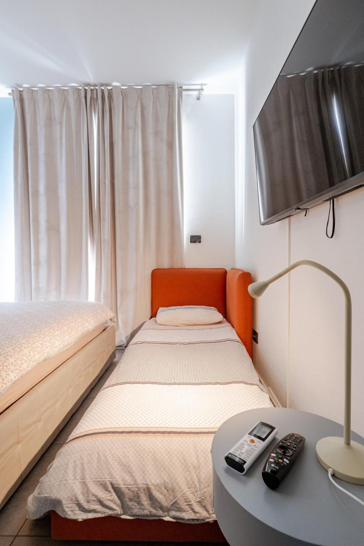 City Center - Modern Flat With Free Parking And Wifi - Apt A Бергамо Екстер'єр фото